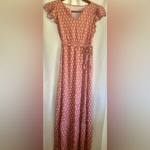 Elegant Rust Floral Maxi Dress
Perfect for Fall with Boots! 🍁🍂🪾🌾